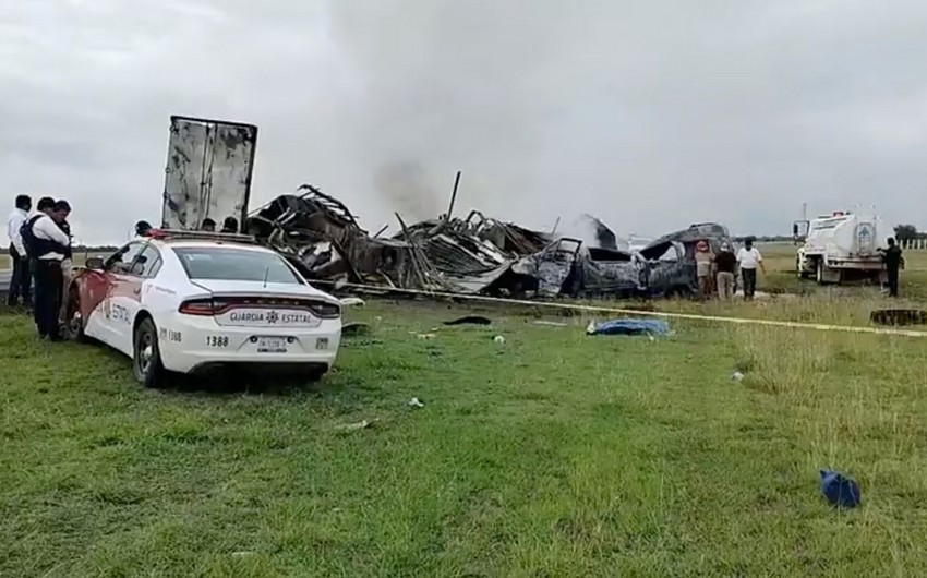 В Мексике не менее 26 человек погибли в ДТП с микроавтобусом