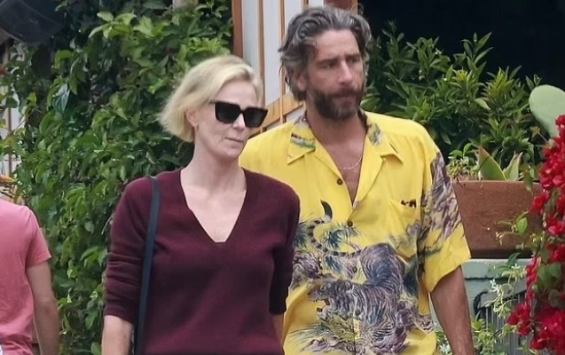 Yeni sevgilisi ilə görüntüləndi - Fotolar