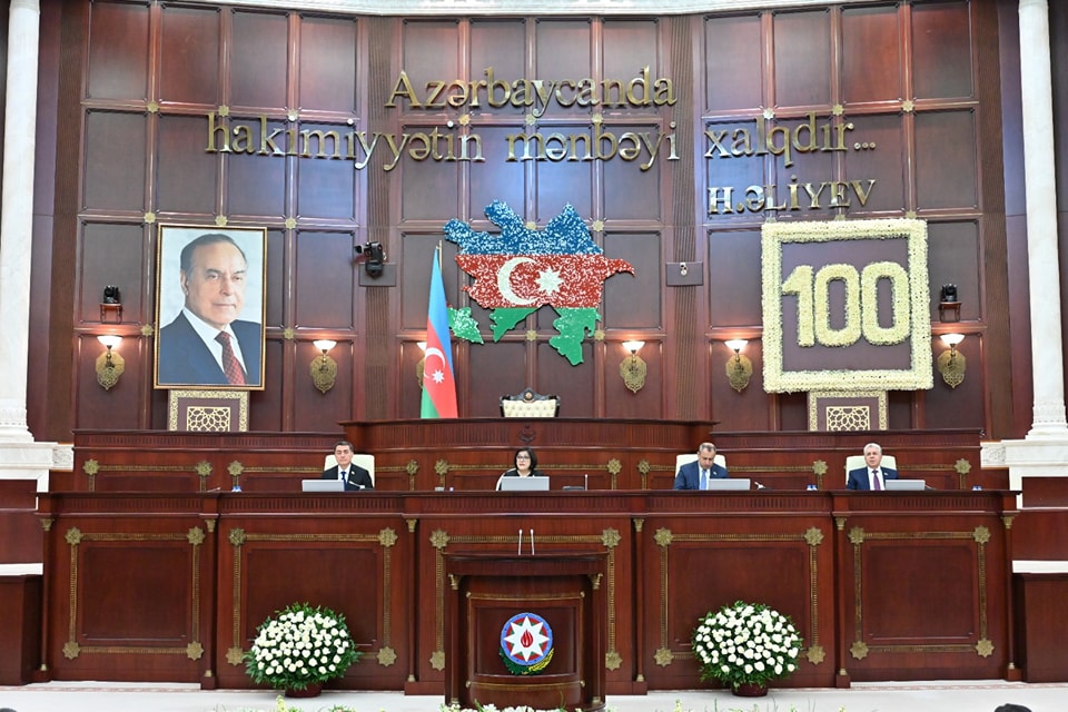 Milli Məclisin Ümummilli Lider Heydər Əliyevin 100 illik yubileyinə həsr olunmuş xüsusi iclası keçirilib - FOTOLAR