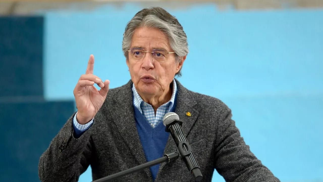 Ekvador prezidenti parlamenti buraxıb