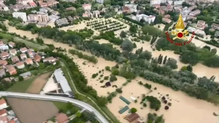 İtaliyada daşqından sonra xilasetmə işləri davam edir