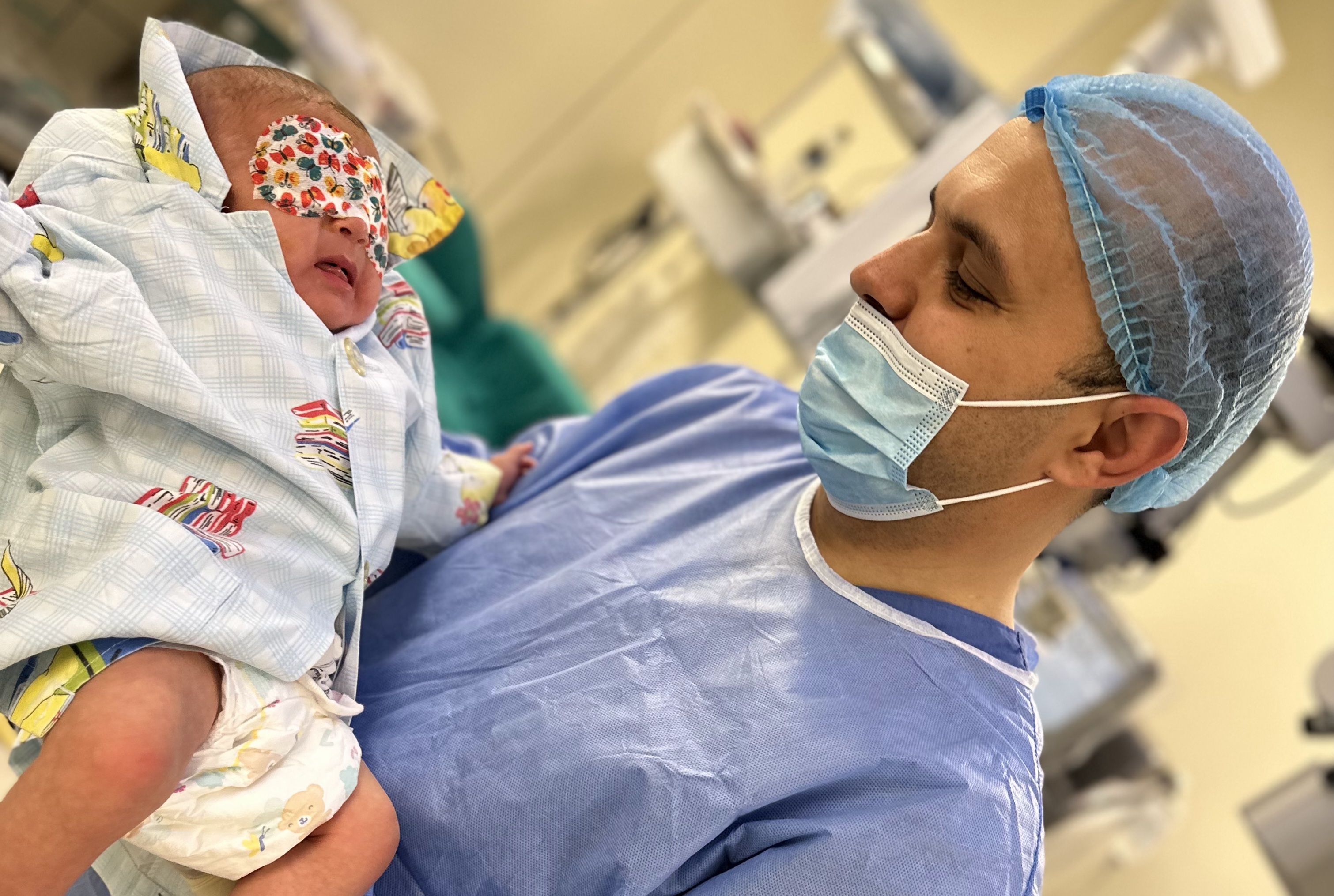 “BADAM” Medical Centerdə eyni gündə 3 körpəyə unikal əməliyyat! - FOTO