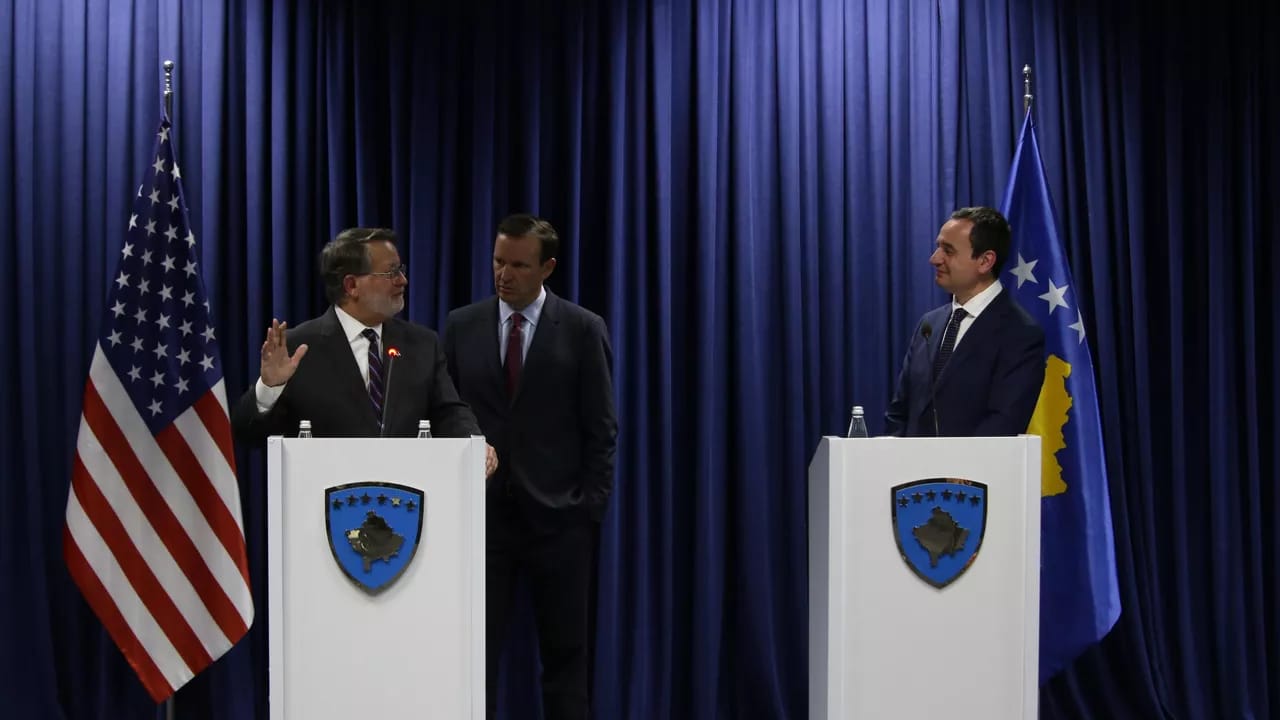 ABŞ senatorları Kosovoya səfər ediblər