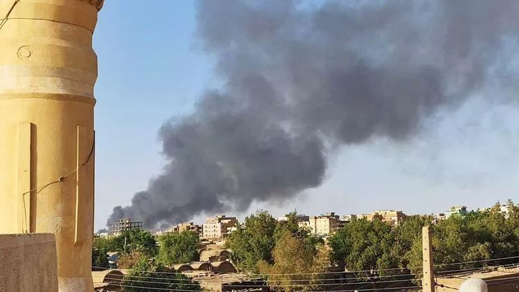 Döyüş təyyarələri Sudanın paytaxtını bombalayıb