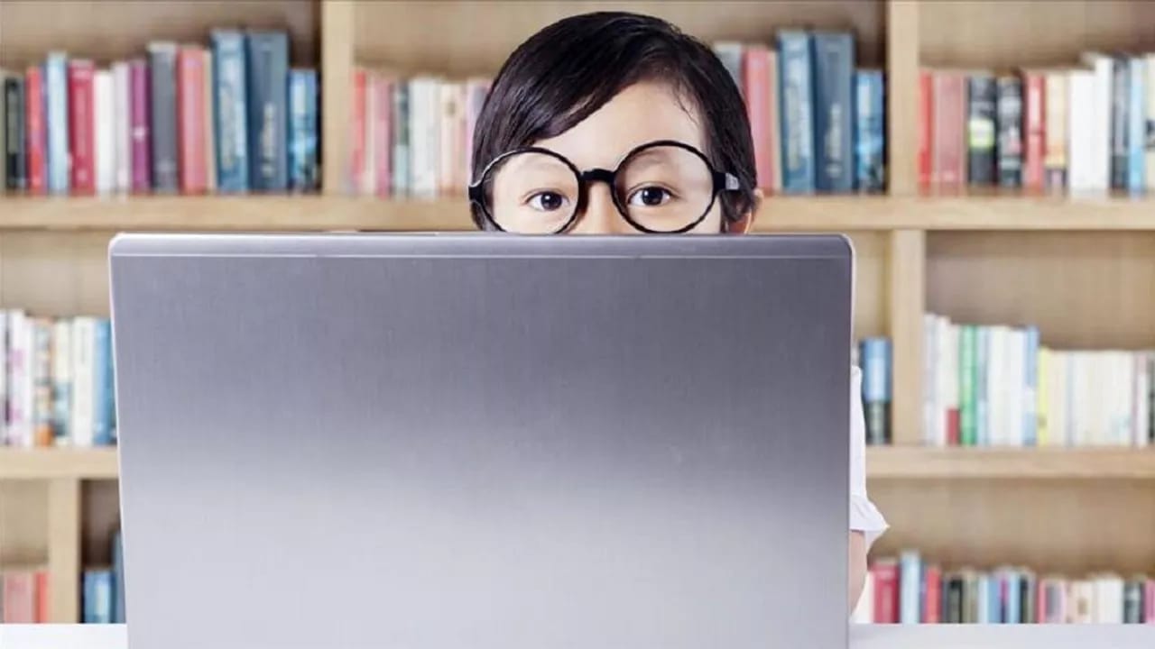 Fransada 15 yaşa qədər olan istifadəçilərin interneti məhdudlaşdırılacaq