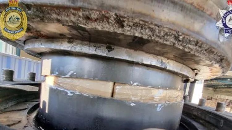 Aparatın içərisində gizlədilən 300 kiloqramdan çox narkotik vasitə götürülüb