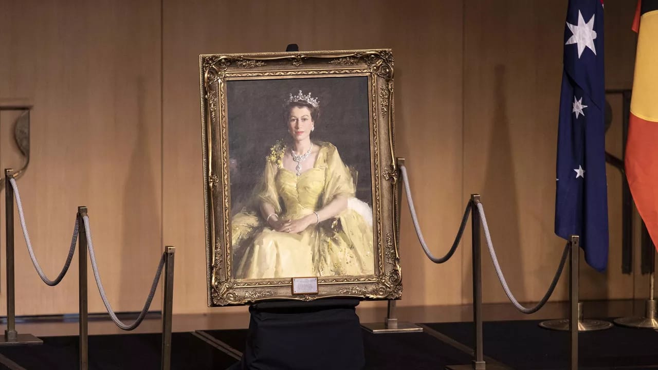 FBI Kraliça Elizabetə qarşı sui-qəsd planlarının sənədlərini açıqladı