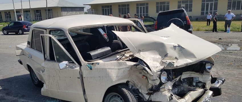 Göyçayda iki avtomobil toqquşub, yaralananlar var