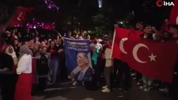 Londondakı mühacirlər Ərdoğanın qələbəsini qeyd edirlər