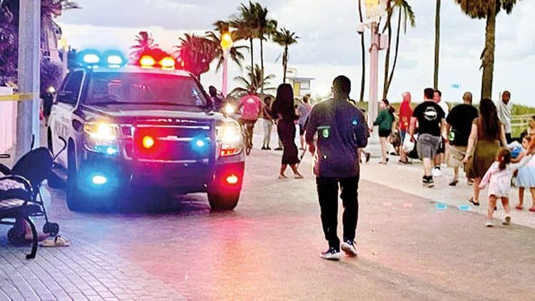 Hollywood çimərliyinə silahlı hücum edilib: 9 YARALI