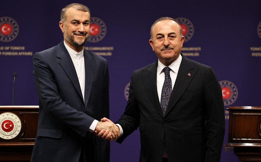 Состоялся телефонный разговор глав МИД Турции и Ирана