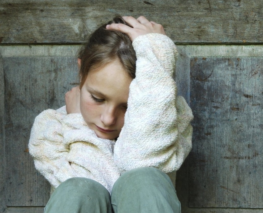 4 yaşlı uşaq atasının silahı ilə özünü vurdu