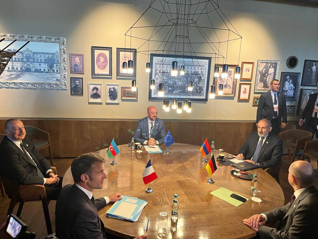 Moldovada Zirvə toplantısı çərçivəsində beştərəfli görüş start götürdü