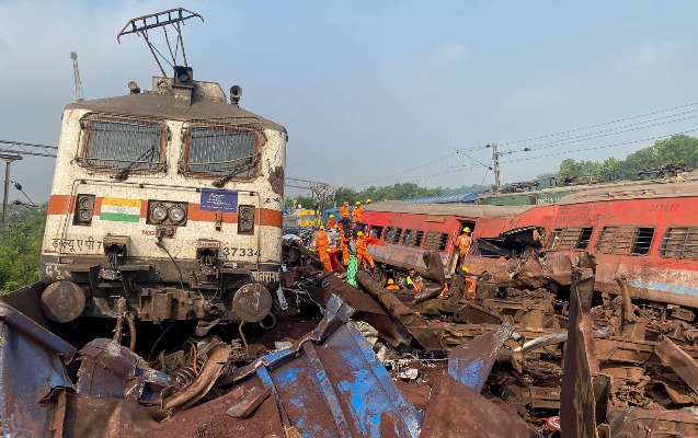 Hindistanda qəzada ölənlərin sayı 300-ə çatır - Yenilənib