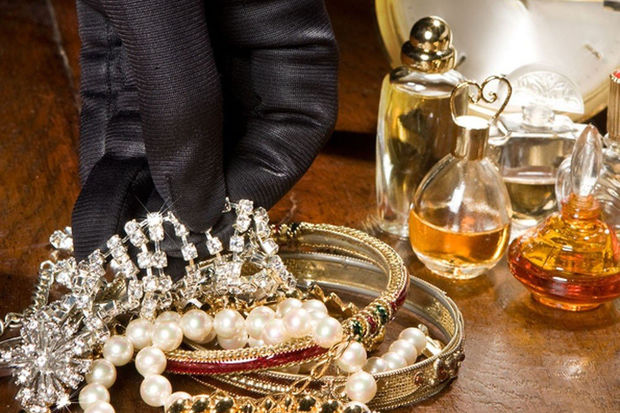 Pirallahıda evdən 10 000 manatlıq qızıl oğurlanıb