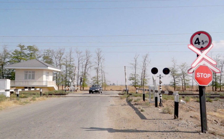 В Азербайджане вводится штраф за пересечение водителями железнодорожных путей вне переезда