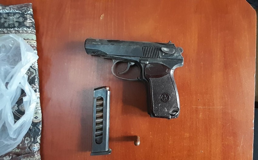В Шабране на обочине обнаружены оружие и боеприпасы