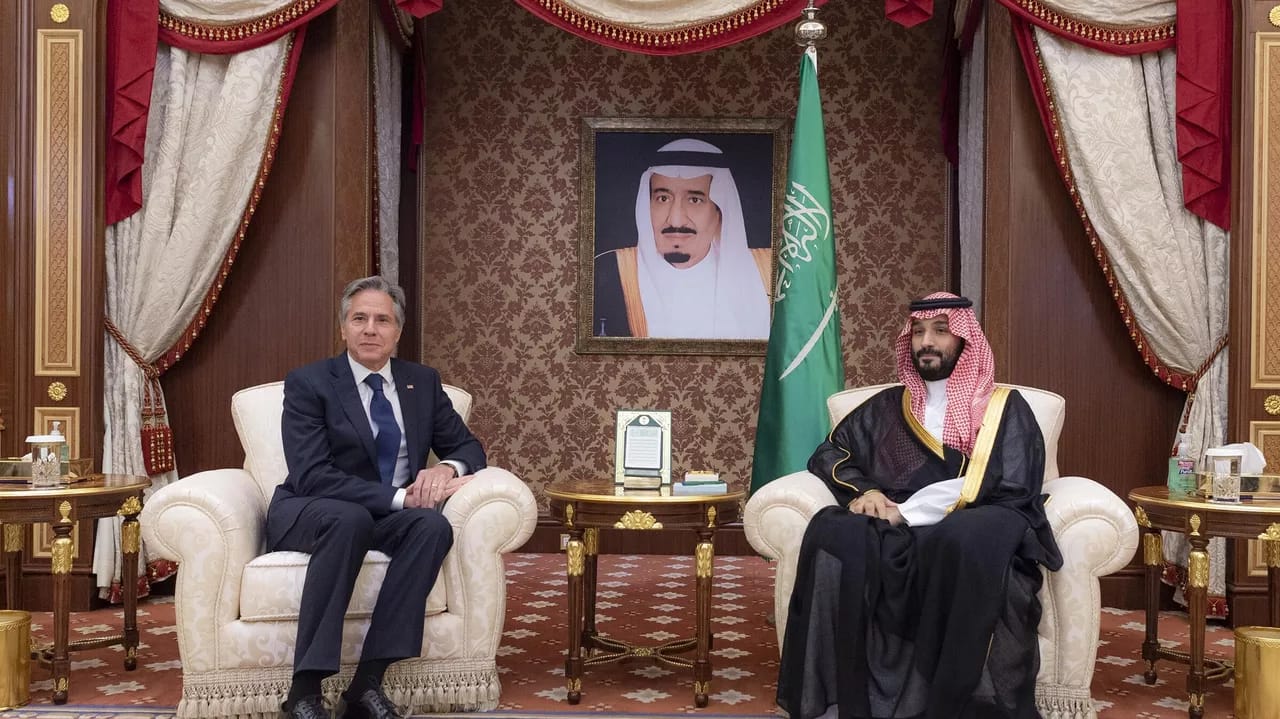 ABŞ dövlət katibi Səudiyyə Ərəbistanının vəliəhd şahzadəsi ilə görüşüb