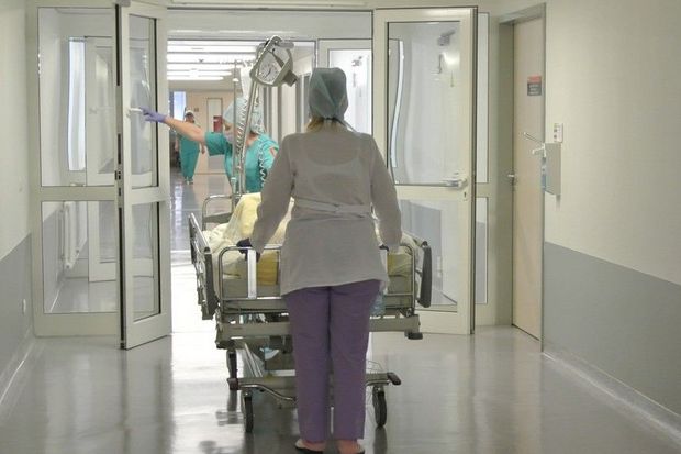 Bakıda qəzada 57 yaşlı qadının beli sınıb