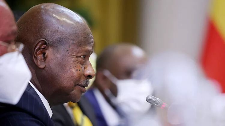 Uqanda prezidenti Covid-19-a tutulub