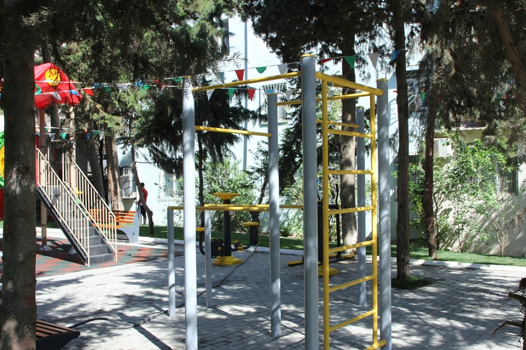 Nəsimi rayonunda növbəti “Abad həyət” sakinlərin istifadəsinə verilib