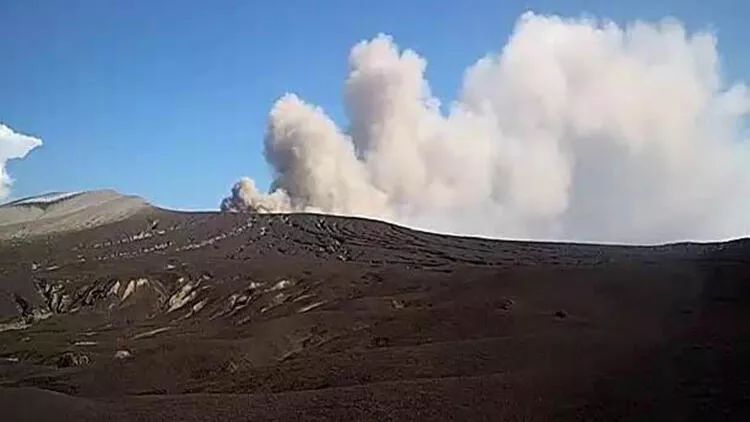 İndoneziyada Anak Krakatau vulkanında püskürmə baş verib