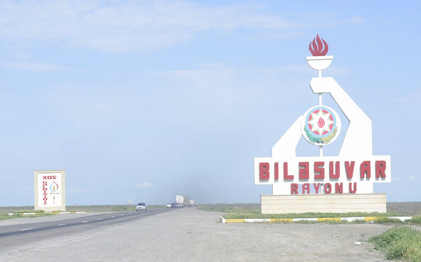 Biləsuvarda küçəyə heyvan cəsədləri atan qadın cəzalandırılıb