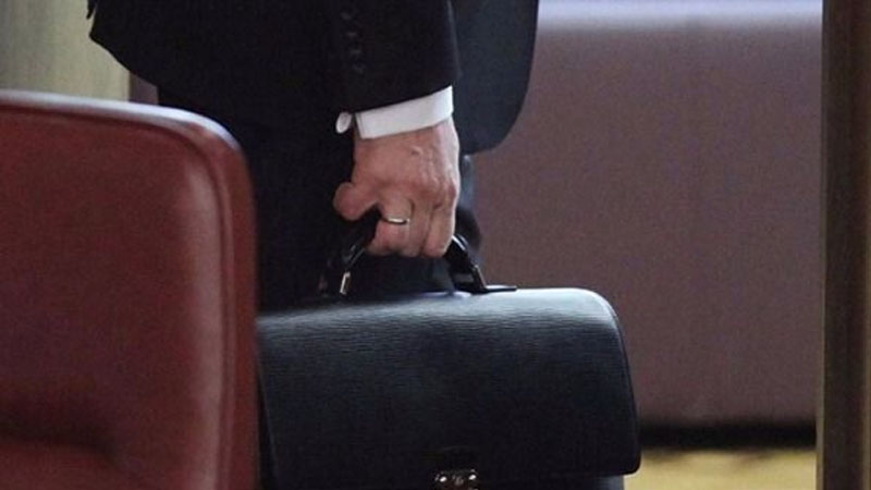 Gömrük Komitəsinin 53 min dollar mənimsəyən müstəntiqi ilə bağlı qərar ləğv edildi