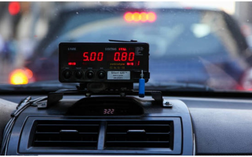 Azərbaycanda taksi kimi istifadə olunan avtomobillərdə taksometr quraşdırılması məcburi olacaq