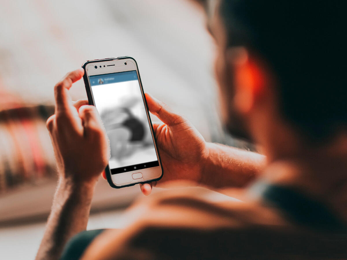 Porno səhifə yaratdı, tələbə yoldaşının kartından istifadə etdi, cəzalandırıldı