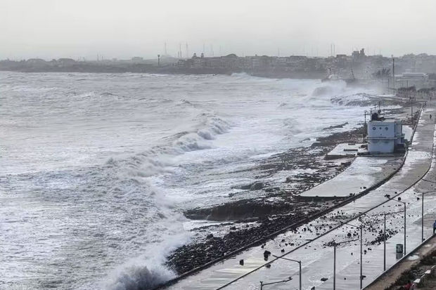Hindistanda güclü siklonun yaxınlaşması ilə əlaqədar 100 minə yaxın adam təxliyə edilib - VİDEO