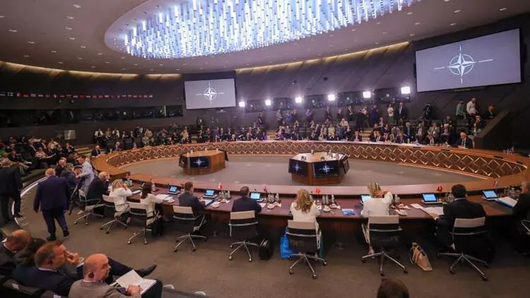 NATO Müdafiə Nazirləri Toplantısının ikinci gün sessiyaları başlayıb