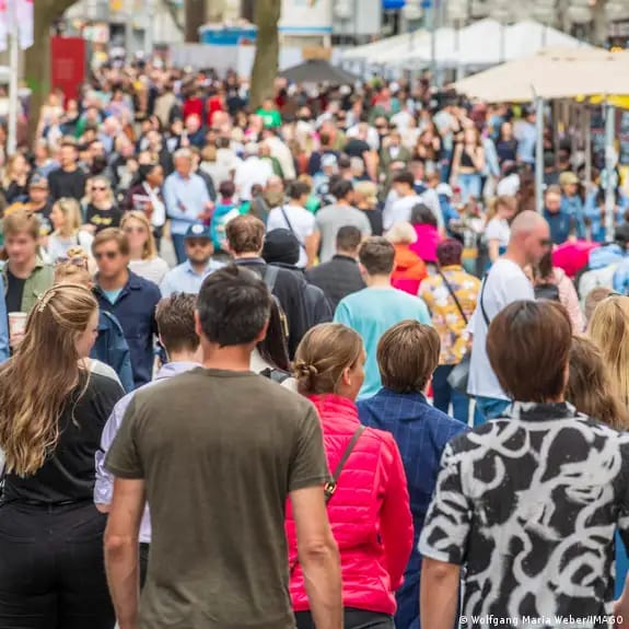 Almaniyanın əhalisi 84,4 milyon nəfərə çatıb