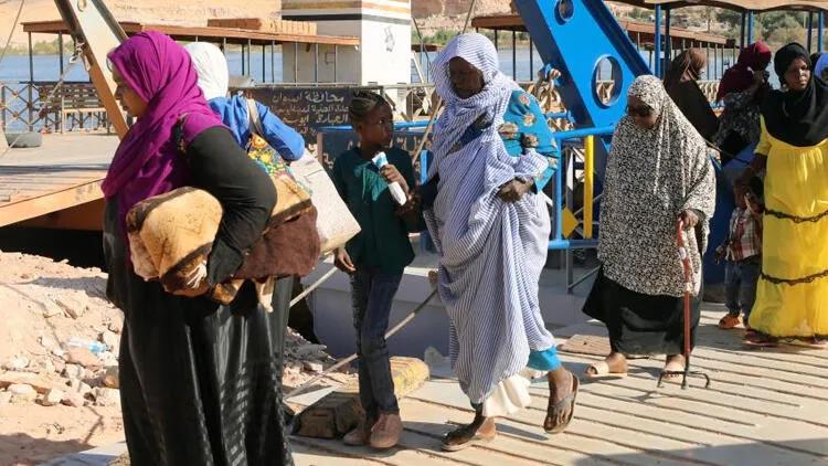 Sudanda 500 mindən çox insan ölkəni tərk edib