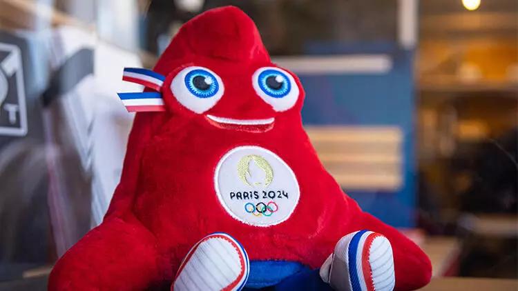 Polis Paris 2024 Olimpiya Mərkəzinə basqın edib