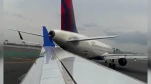 ABŞ-da sərnişin təyyarəsi digər təyyarənin sol qanadına çırpılıb