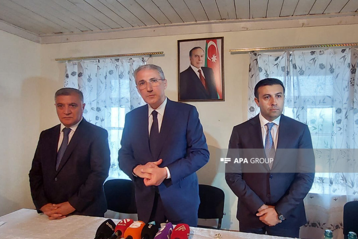 Dövlət Komissiyası Gədəbəyin Söyüdlü kəndində sakinlərlə görüş keçirib - FOTO - YENİLƏNİB-1