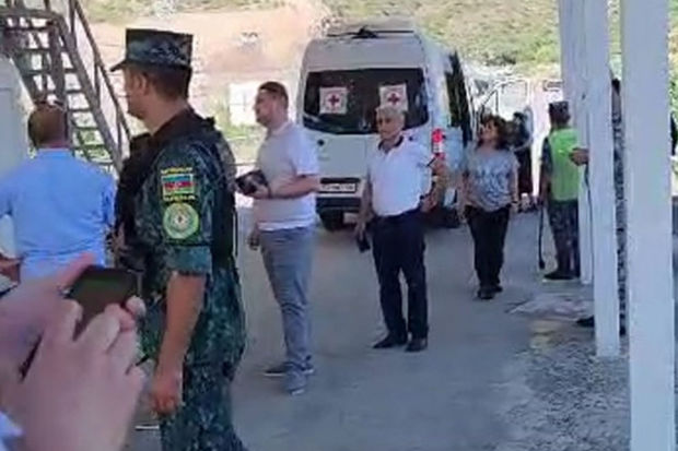 Qarabağın erməni sakinlərinin “Laçın” sərhəd-buraxılış məntəqəsindən sərbəst keçidinə imkan yaradılıb - VİDEO