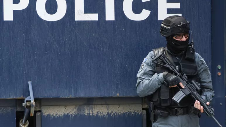 Serbiya 3 Kosovo polisini azad edib