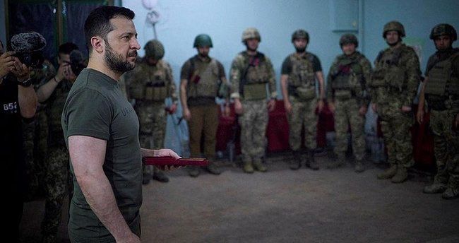 Zelenski Donetsk vilayətinə səfər edib