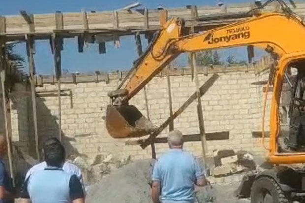 Gəncədə qanunsuz tikinti işlərinin qarşısı alındı - FOTO