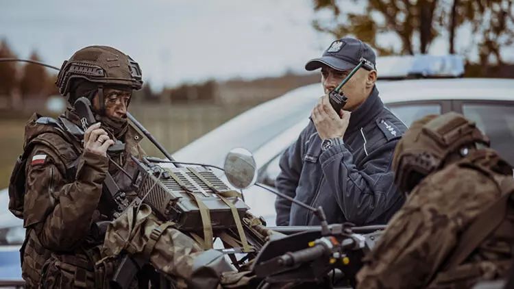 Polşan Belarusla sərhəddə təhlükəsizliyi artırmaq qərarı verib