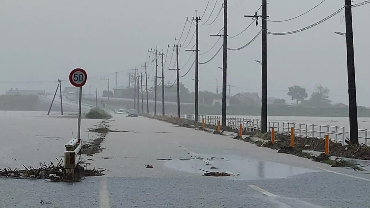 Yaponiya daşqından təslim oldu: 500 min insan üçün təxliyə ediləcək 