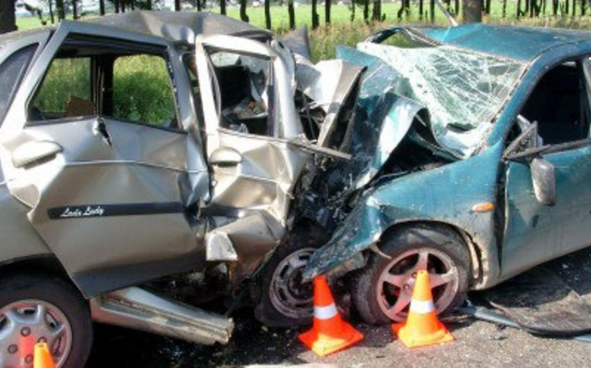 Tacikistanda iki avtomobil toqquşub, 11 nəfər ölüb, 4 nəfər yaralanıb