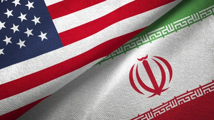 İran Hörmüz boğazı yaxınlığında 2 neft tankerini ələ keçirməyə cəhd edib