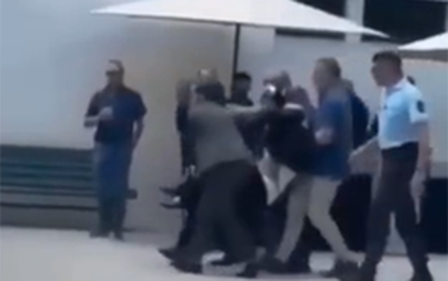 Prezident tədbir zamanı huşunu itirdi - VİDEO