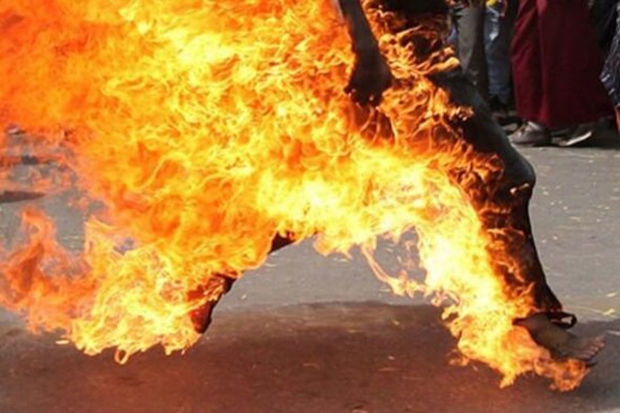 Keçmiş məhkum anası ilə mübahisə edib özünü yandırdı