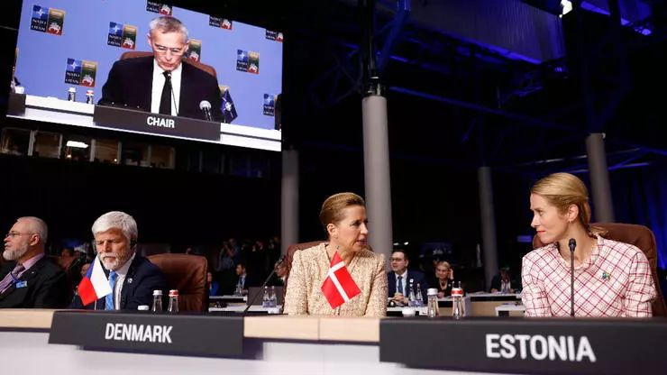 NATO liderləri sammitin ikinci sessiyasında iştirak ediblər