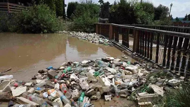 Hindistanda daşqınlar və torpaq sürüşmələri can alıb