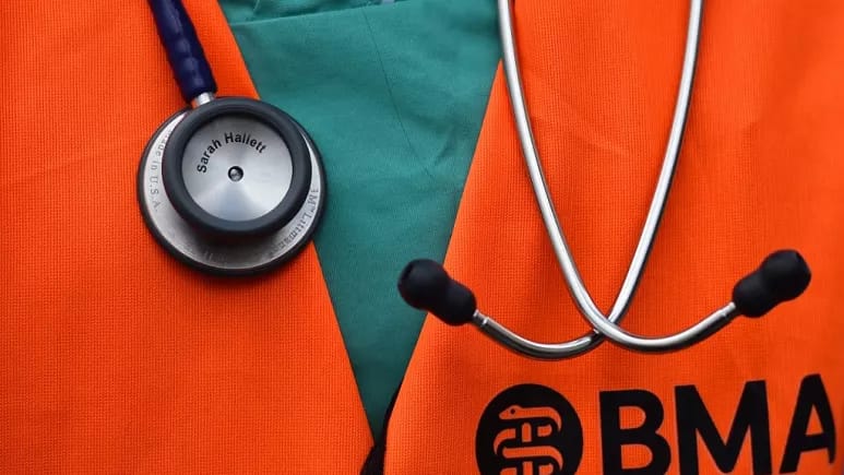 Böyük Britaniya sakinləri 5 günlük tətilə başlayıblar